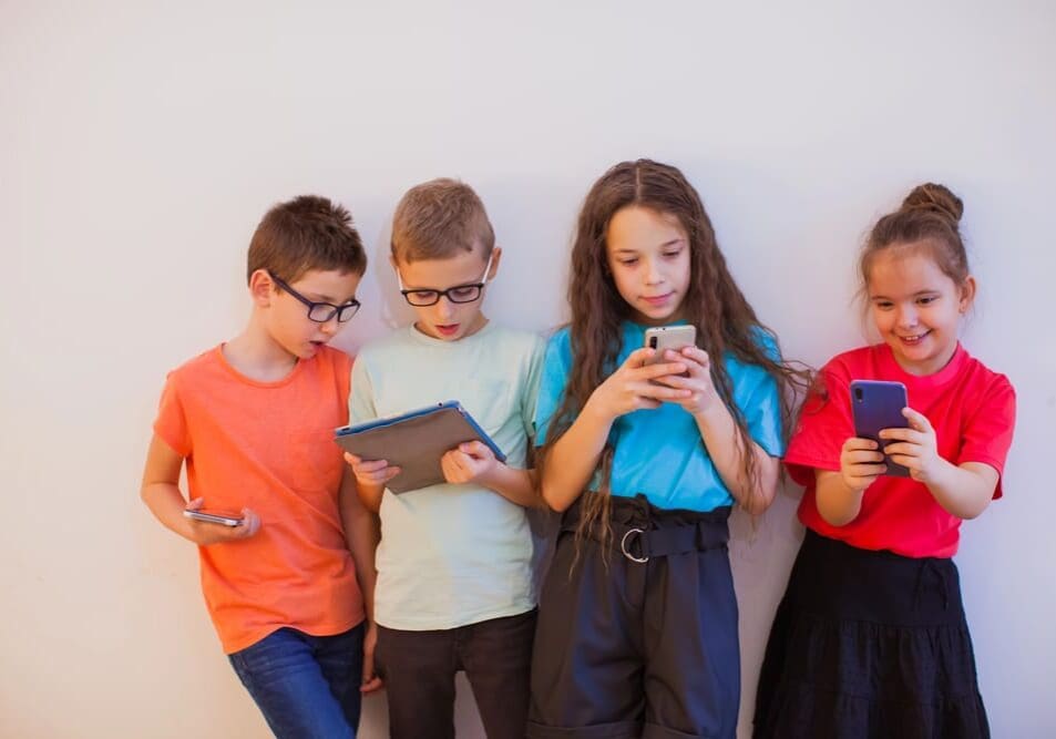 kids and teens screen time therapy